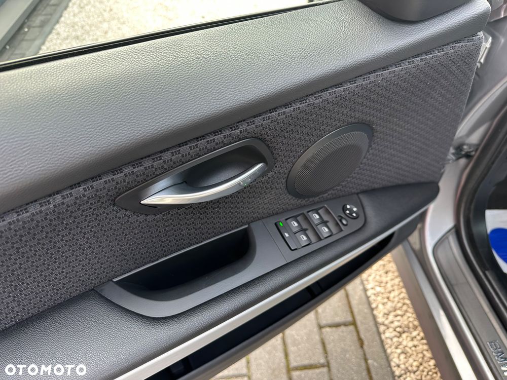 BMW Seria 3 320i Edition Exclusive - 28