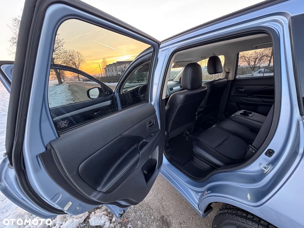 Mitsubishi Outlander 2.0 4WD Top - 28