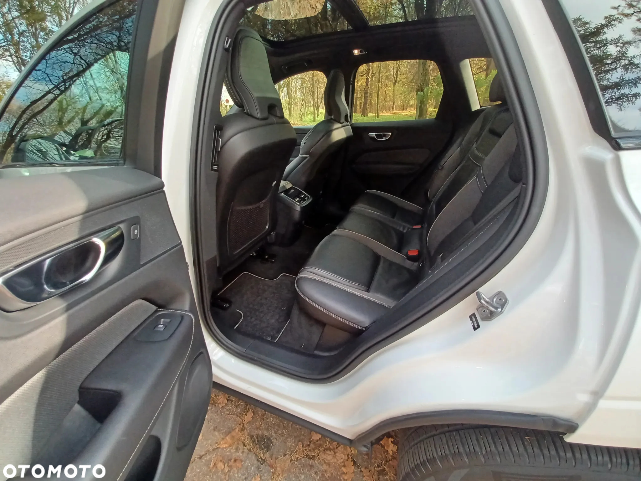 Volvo XC 60 T5 AWD R-Design - 18