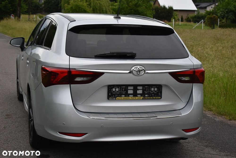 Toyota Avensis - 8