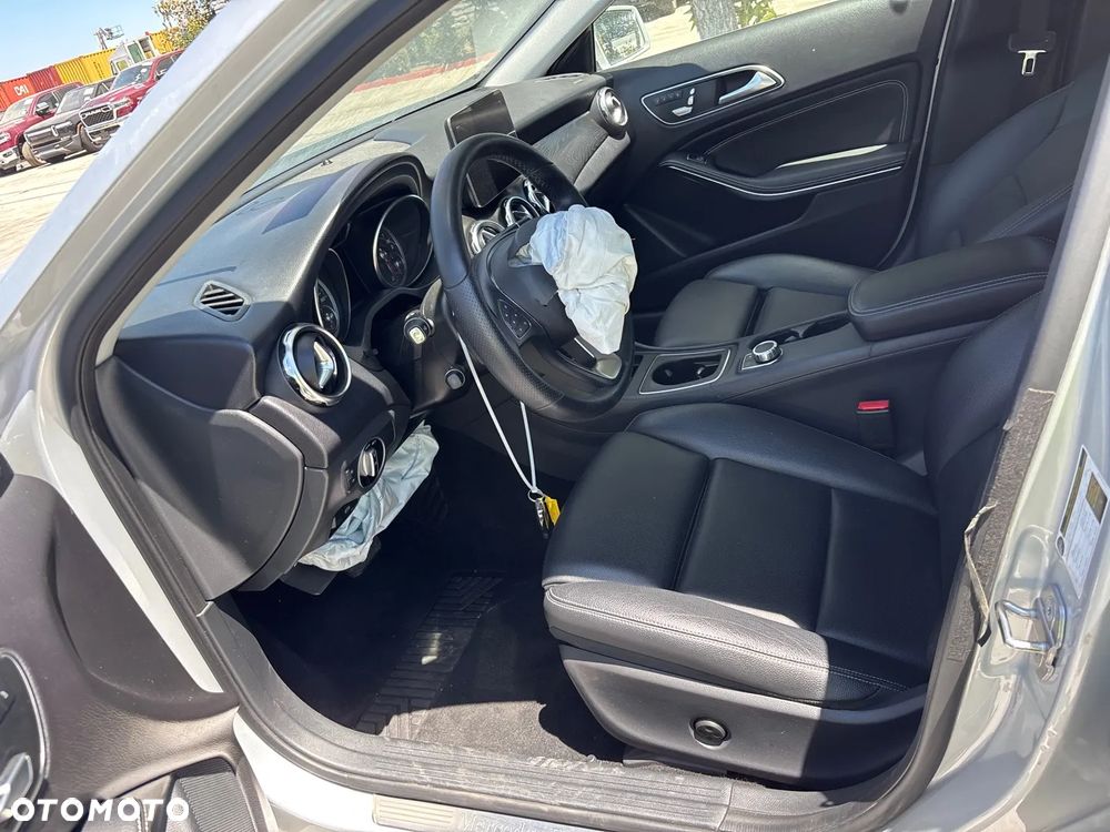Mercedes-Benz GLA - 14