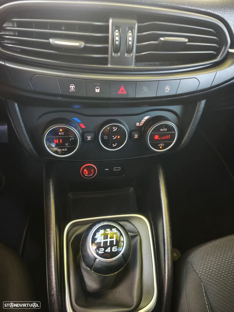 Fiat Tipo Station Wagon 1.6 M-Jet Lounge Tech - 12