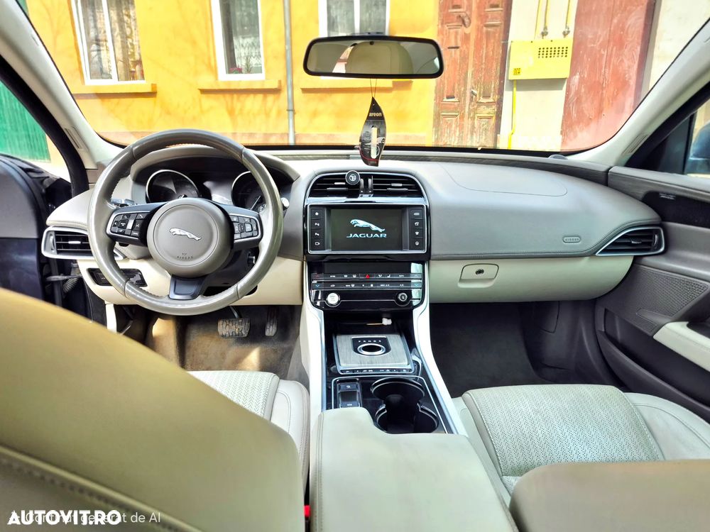 Jaguar XE 20d Aut. Portfolio - 33