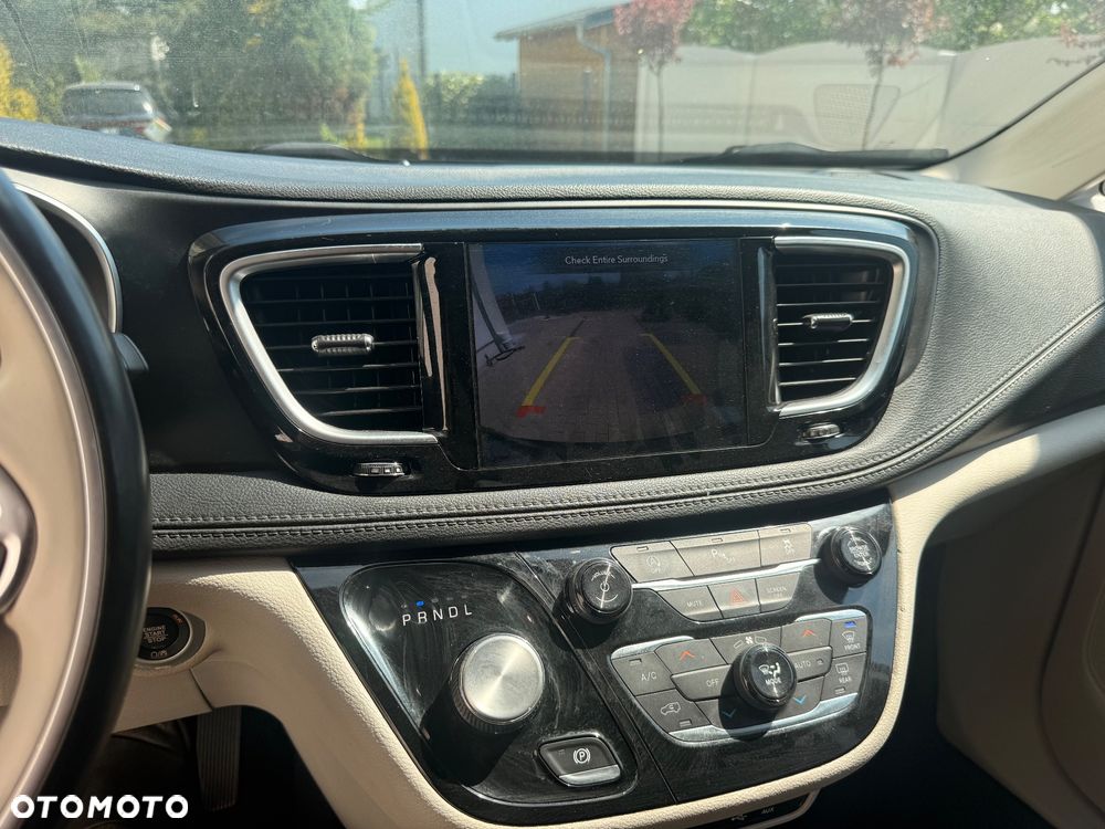 Chrysler Pacifica - 19