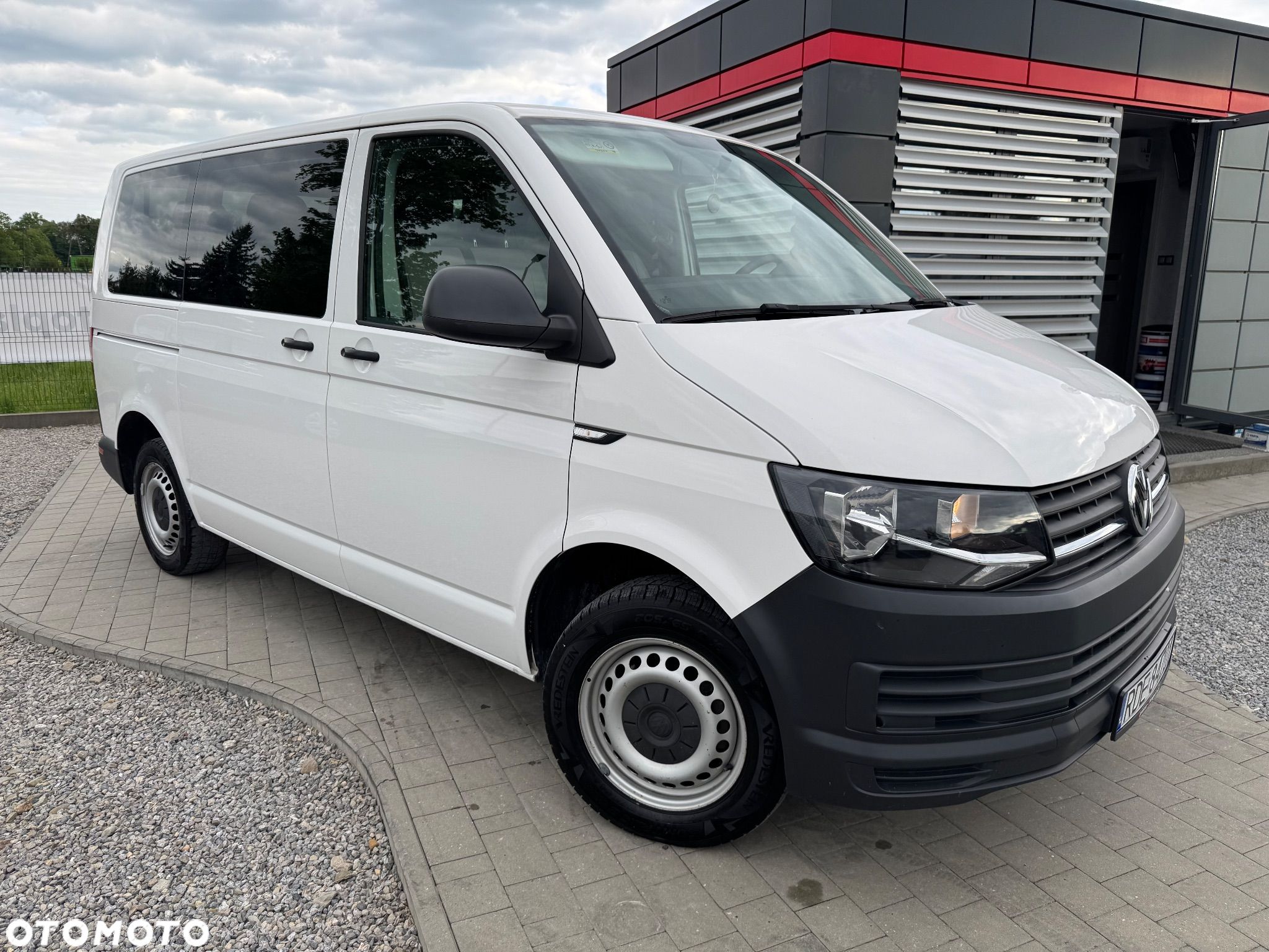 Volkswagen Transporter - 1