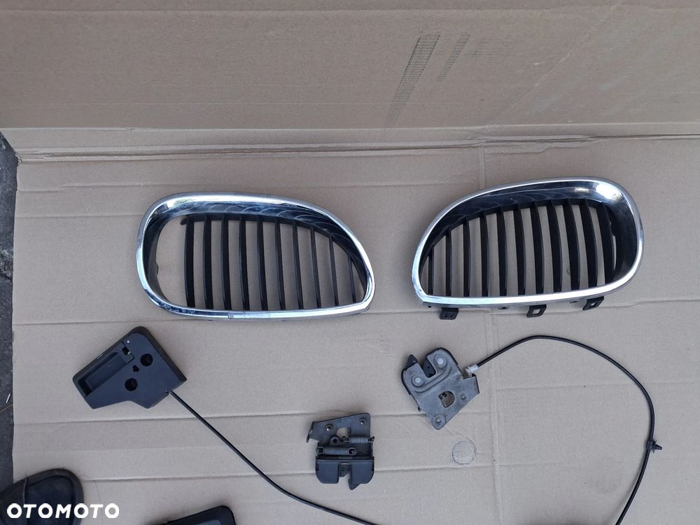 BMW 5 E60 E61 OKAZJA WYPRZEDAŻ POZOSTAŁOŚCI Antena rekin oryginał // Włącznik świateł xenon 6925287  //  Czujnik poziomowania lamp reflektorów 1093697  //  Ramka lewarka dźwigni skrzyni biegów automat podświetlenie 7034089 //  Zbiornik płynu spryskiwaczy 61667055349 pompka 8377430 //  atrapa nerki grill maski  //  Klema minus minusowa  //  Zapalniczka gniazdo zapalniczki  //  Odbłyśnik zderzaka tył tylnego lewy odbłysk sedan  //  Kierunek kierunkowskaz w błotnik - 3