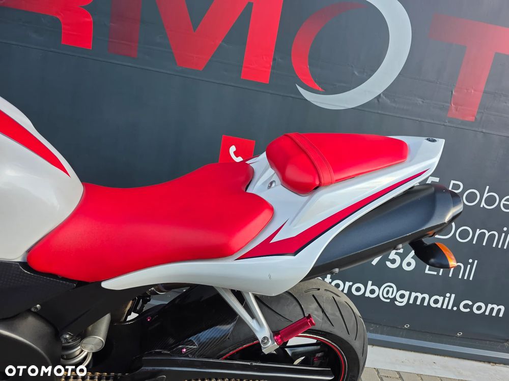 Yamaha R1 - 24