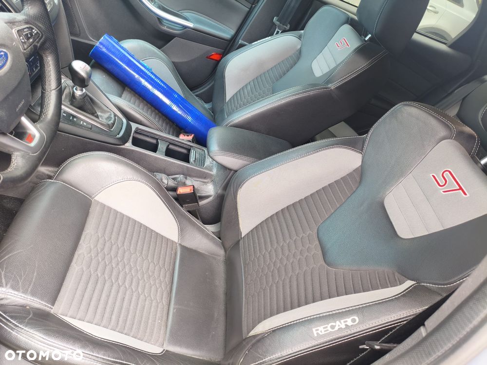 Ford Focus 2.0 EcoBoost ST - 7
