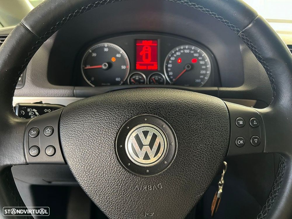 VW Touran 2.0 TDI Highline 7L - 20