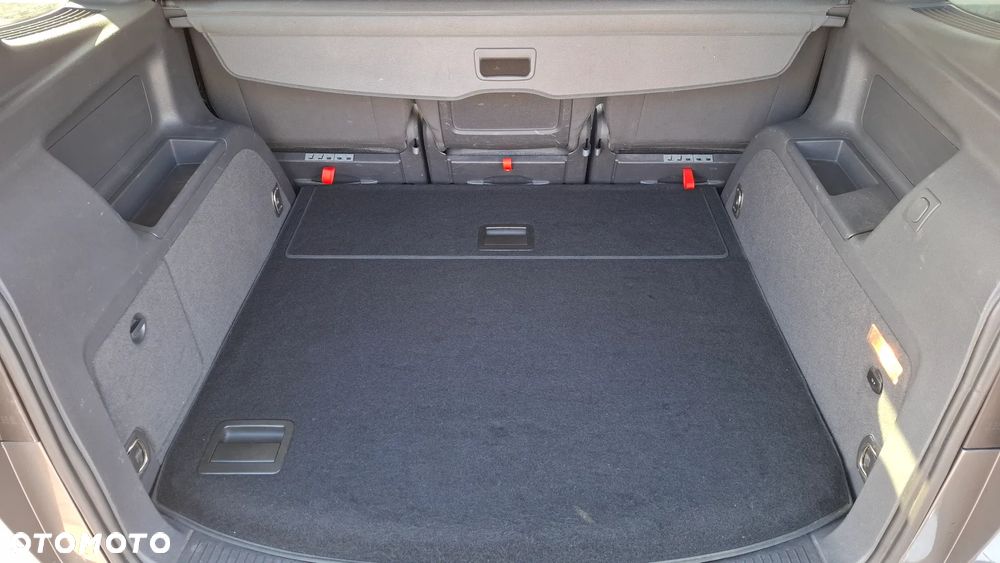 Volkswagen Touran 2.0 TDI DPF DSG Highline - 20