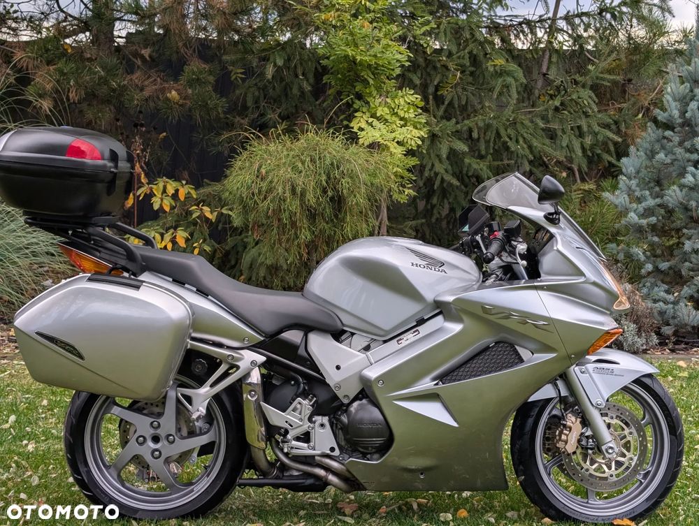 Honda VFR - 4