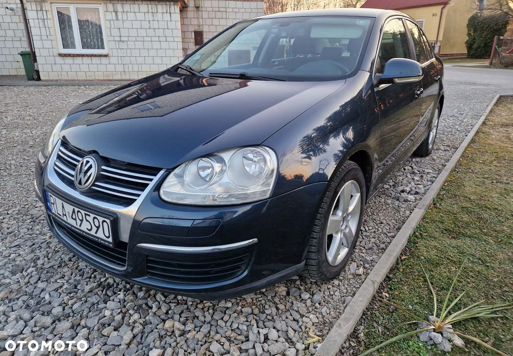 Volkswagen Jetta 1.6 FSI Comfortline - 3
