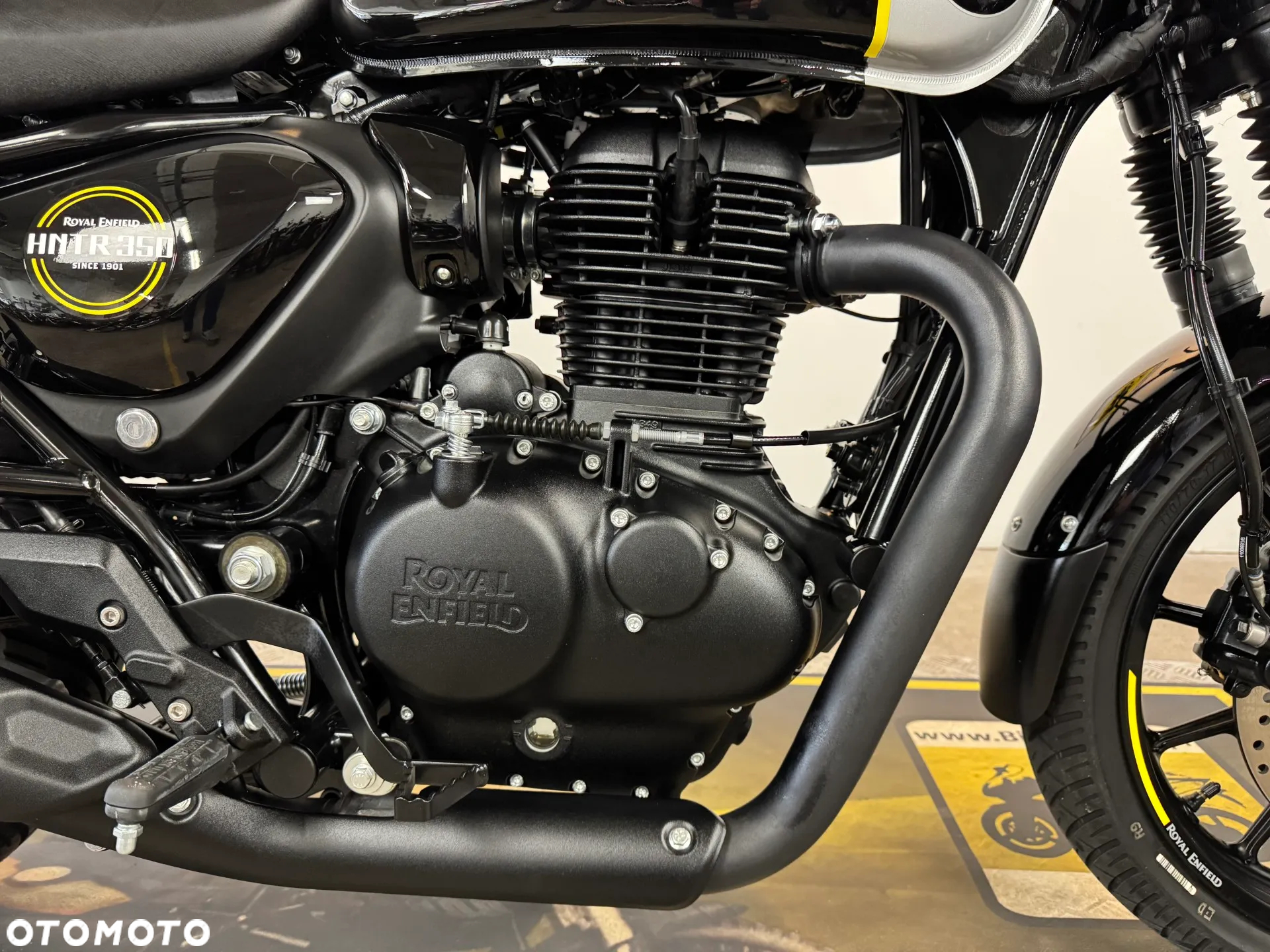 Royal Enfield HNTR - 13