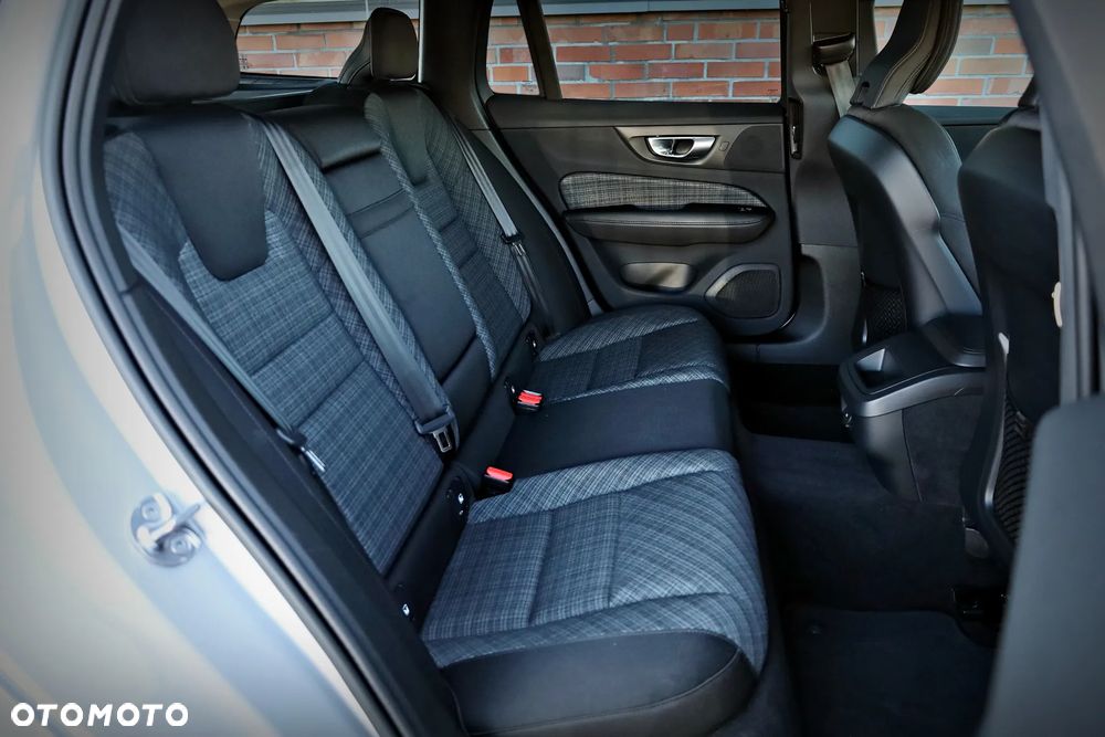 Volvo V60 B4 D Core - 24