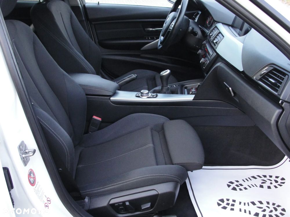 BMW Seria 3 318d Blue Performance Sport Line - 24