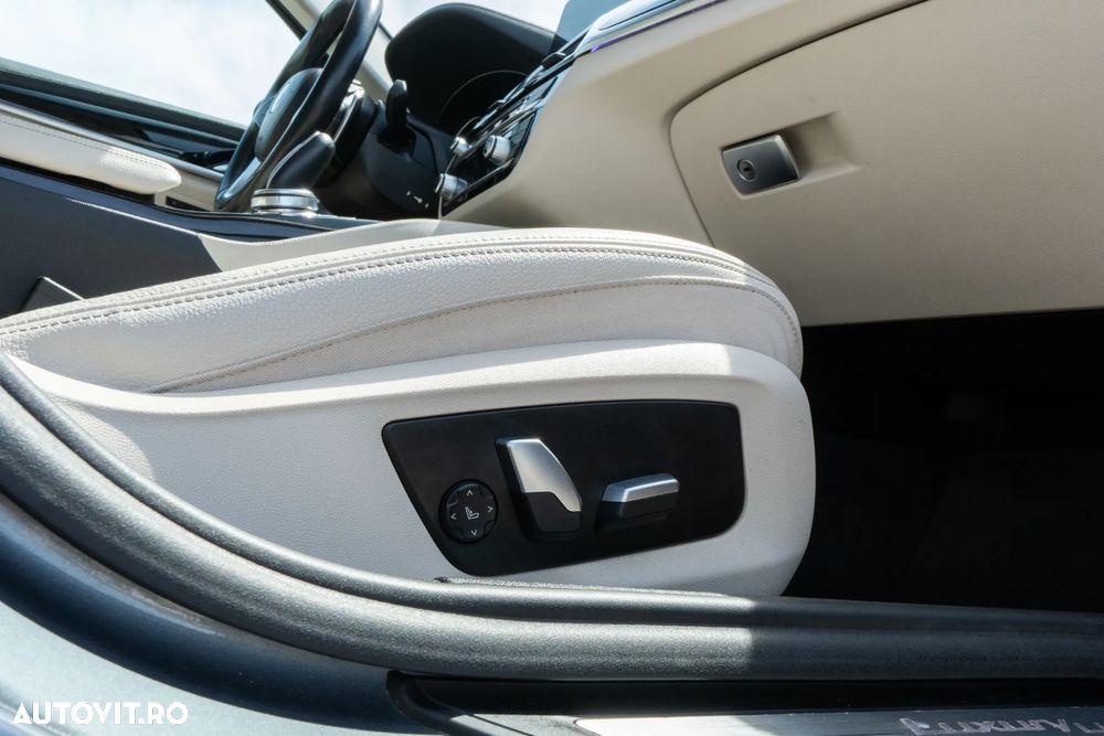 BMW Seria 5 540i xDrive AT - 27