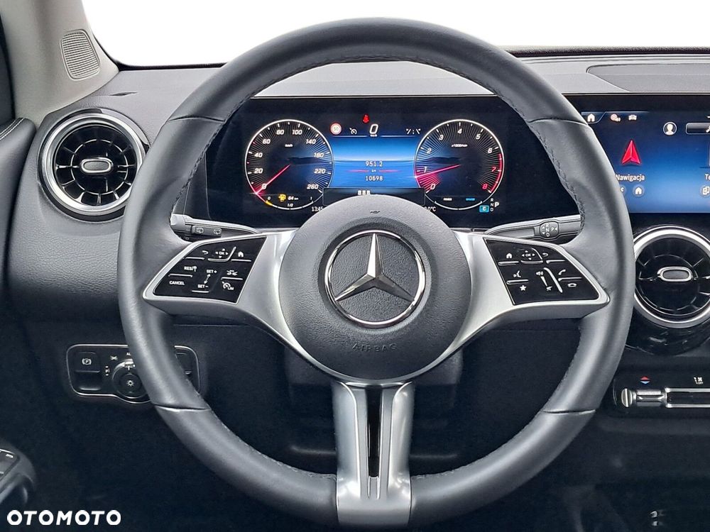 Mercedes-Benz GLB - 11