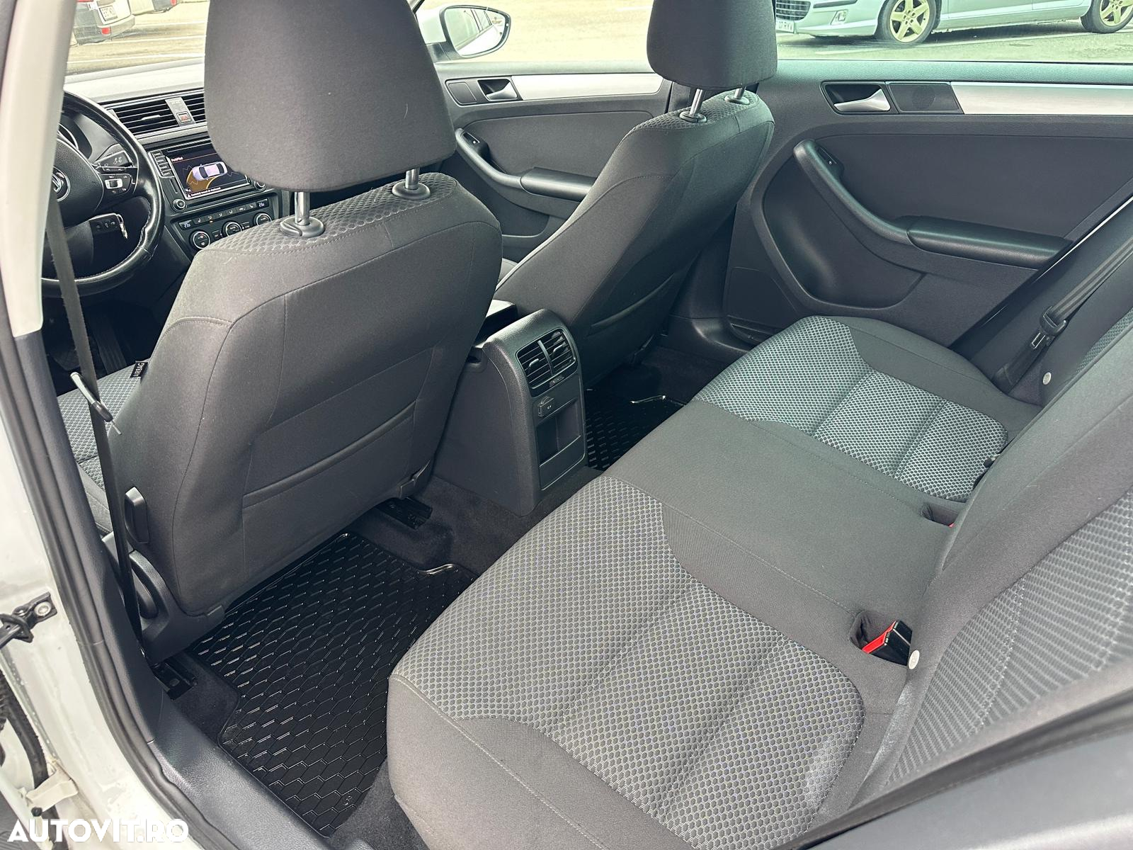 Volkswagen Jetta 2.0 TDI Comfortline - 10