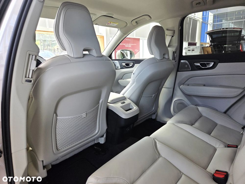 Volvo XC 60 B5 B AWD Plus Bright - 11