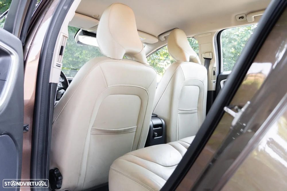 Volvo V60 Cross Country 2.0 D3 Momentum - 23