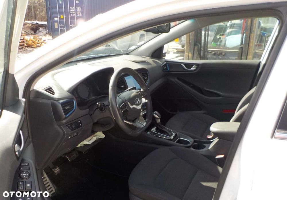 Hyundai IONIQ - 27