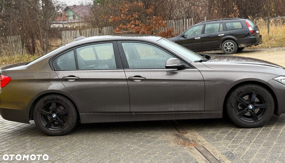 BMW Seria 3 320i xDrive - 25