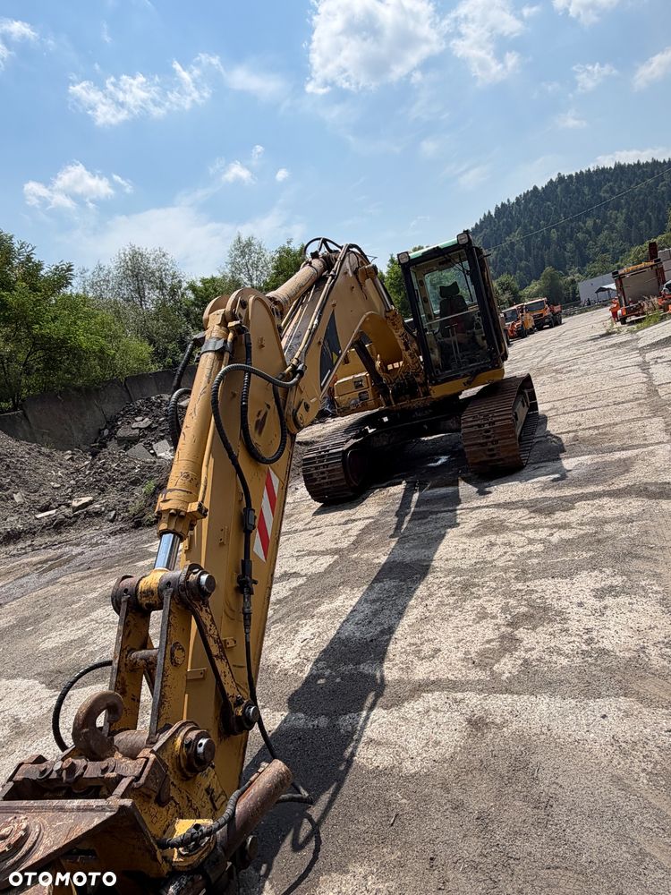 Caterpillar 318B - 4