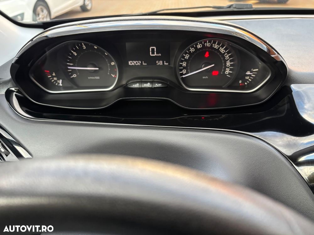 Peugeot 208 1.2 L PureTech Allure - 22