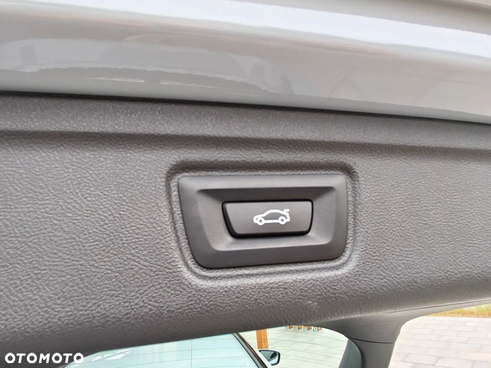 BMW Seria 3 318i M Sport - 33
