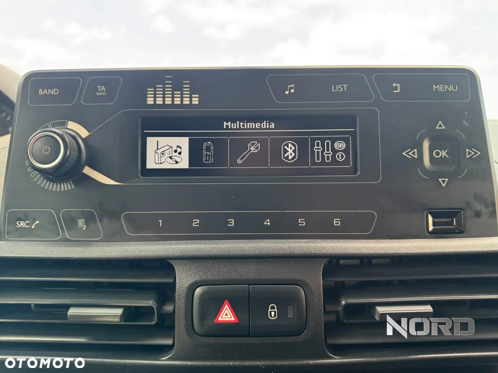 Peugeot Partner 4x4 1.5 Long Premium - 23