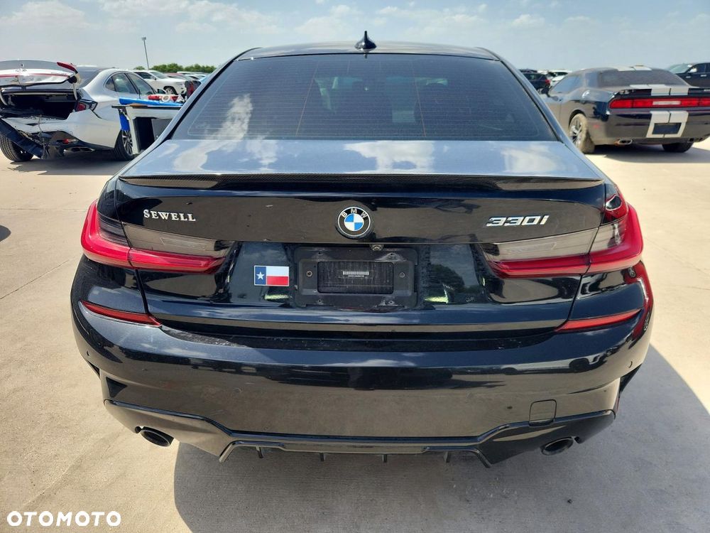 BMW Seria 3 330i M Sport - 6