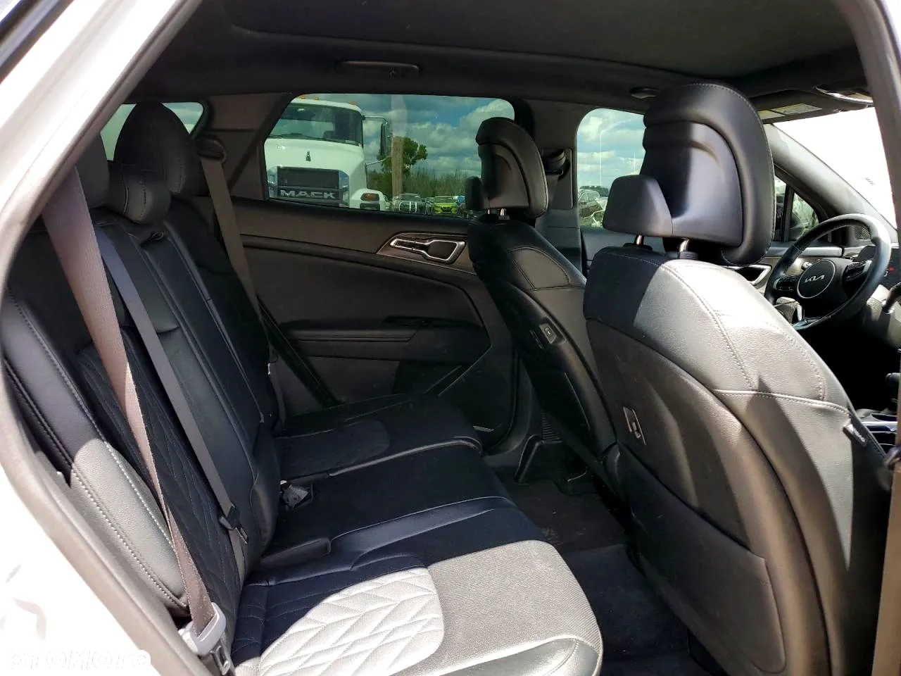 Kia Sportage - 12