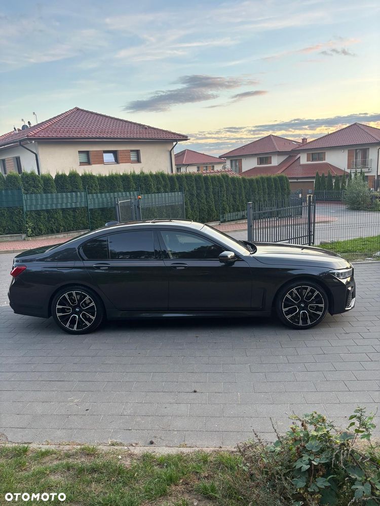BMW Seria 7 745e sport - 3