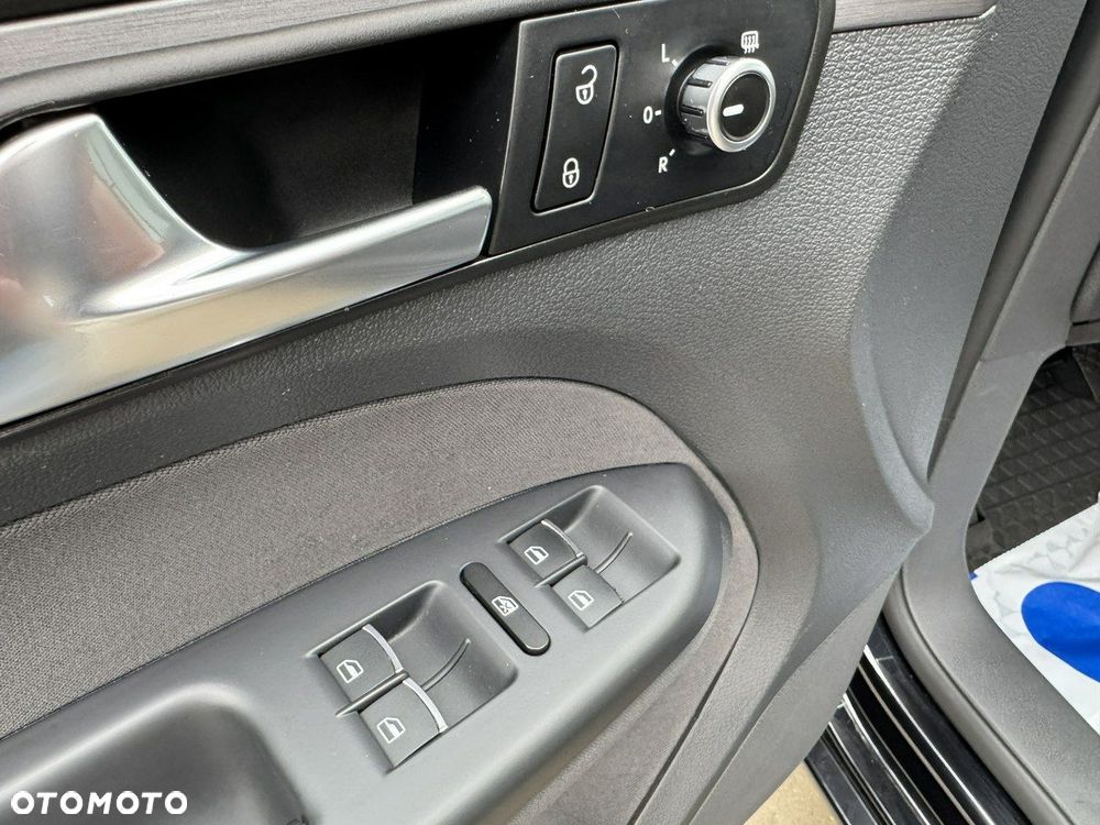 Volkswagen Touran 1.6 TDI DPF BlueMotion Technology Highline - 17