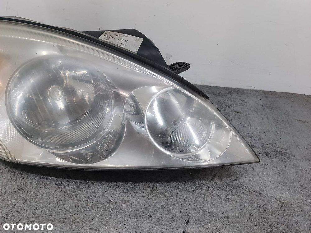 LAMPA PRZÓD PRAWA KIA CEE'D I 20-B855  TYC - 3