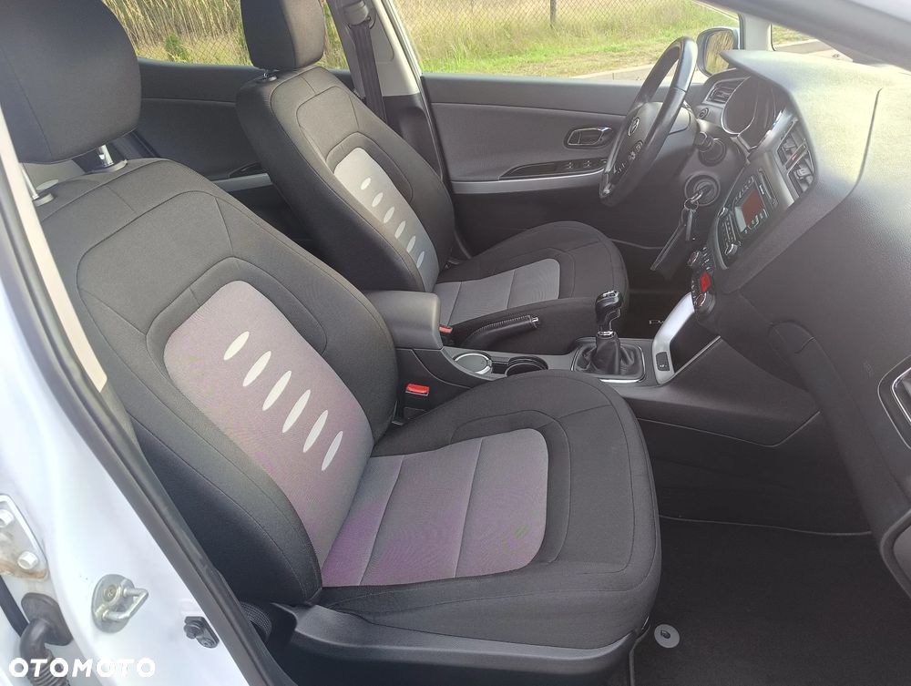 Kia Ceed 1.6 GDI Dream Team Edition - 15