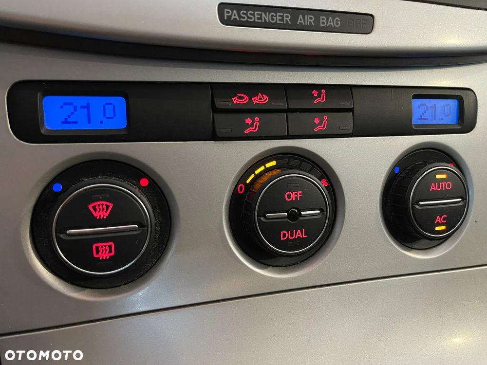 Volkswagen Passat Variant 2.0 TDI DPF BlueMot Comfortline - 18