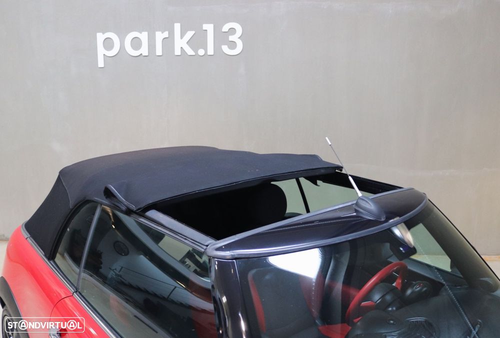 MINI Cabrio John Cooper Works - 33