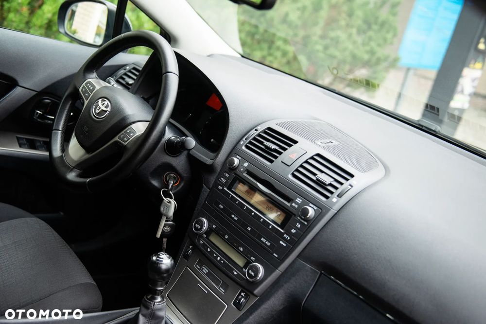 Toyota Avensis 1.8 Premium - 26