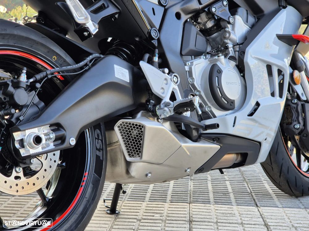 CF Moto 675SR-R - 12