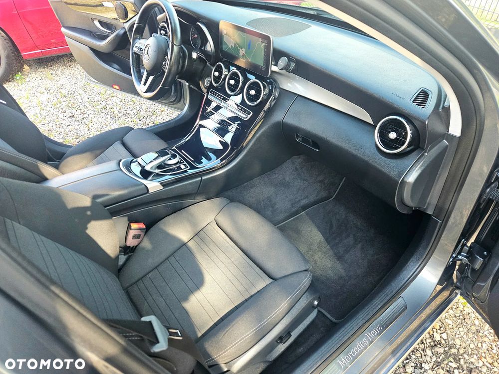 Mercedes-Benz Klasa C 220 d 4Matic T 9G-TRONIC - 28