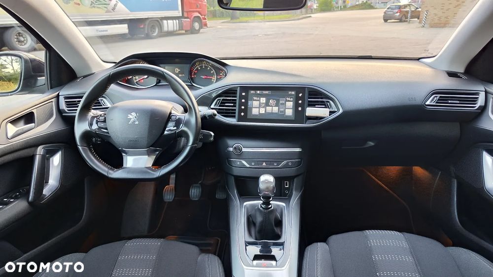 Peugeot 308 130 e-THP Stop & Start Allure - 28
