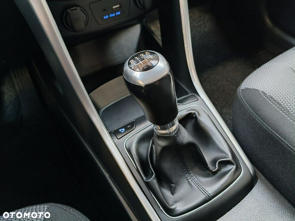 Hyundai i30 blue Kombi 1.4 Passion - 22