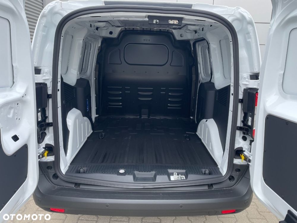 Ford Transit Courier - 10