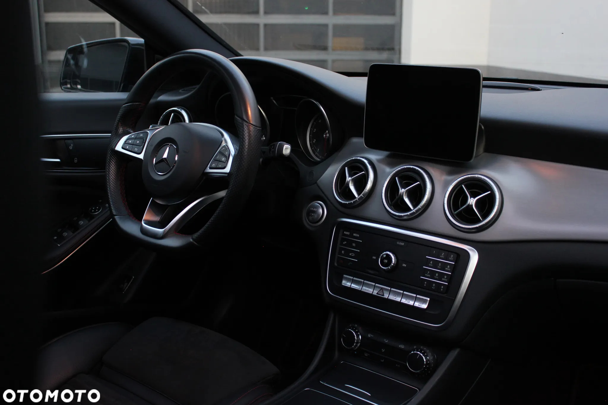 Mercedes-Benz CLA 200 7G-DCT AMG Line - 18