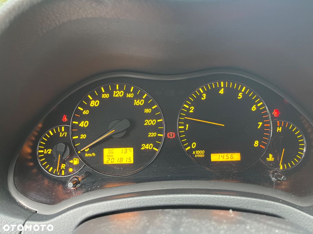 Toyota Avensis 2.0 VVT-i Combi Executive - 12