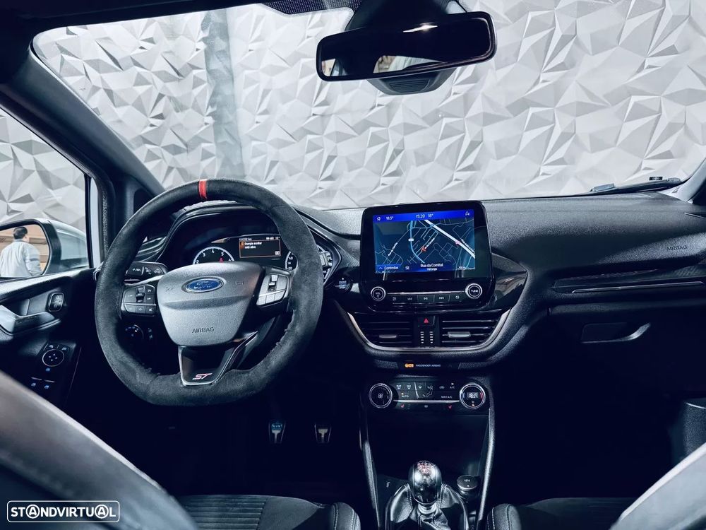 Ford Fiesta 1.5 EcoBoost ST - 18