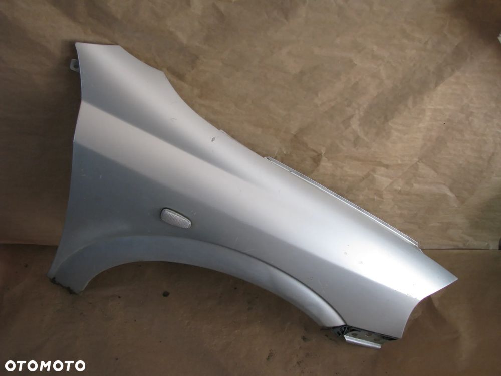 OPEL ASTRA G II 2 błotnik przedni prawy LAK 147 - 2