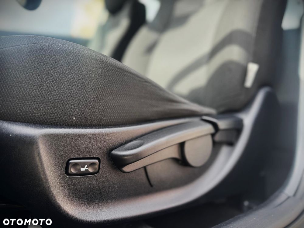 Toyota Avensis 2.0 Sol plus EU5 MS - 19