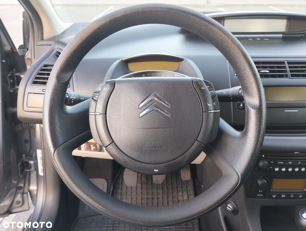 Citroën C4 1.4 16V Impress - 12